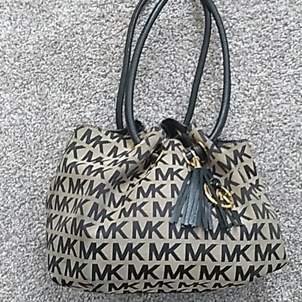 Michael Kors Logo Bag - Picture 4 of 5